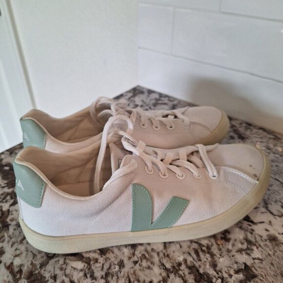 Veja Canvas Sneakers White  size 8 - Picture 2 of 9